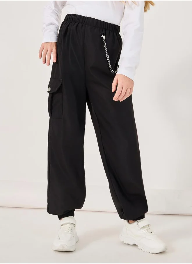 ستايلي Solid Cargo Pocket Pants with Chain Detail