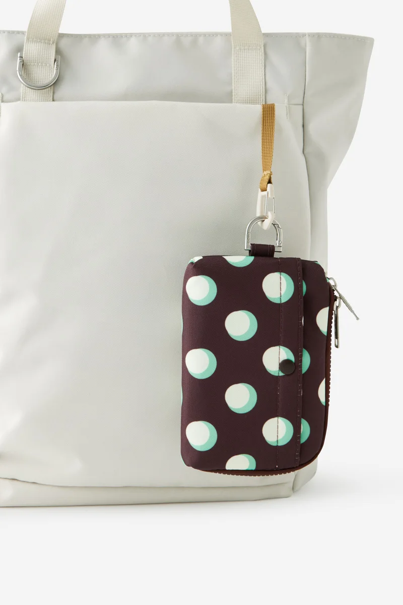 Typo Mode Zip Pocket