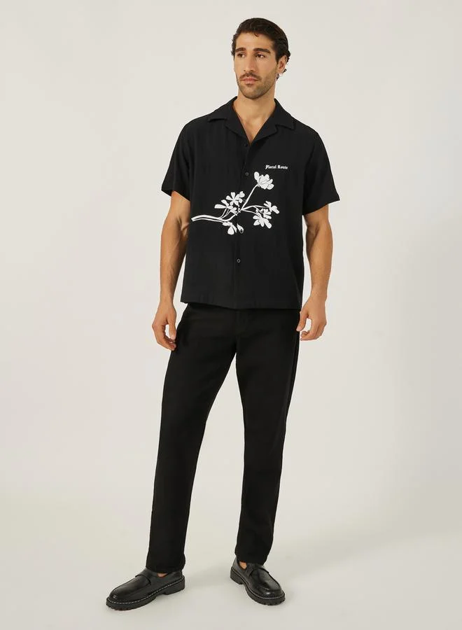 ستايلي قميص بياقة منتجع بقصة مريحة مطبوع