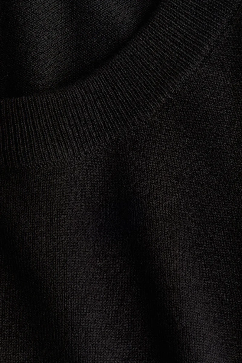 اتش اند ام كنزة محبوكة قصيرة