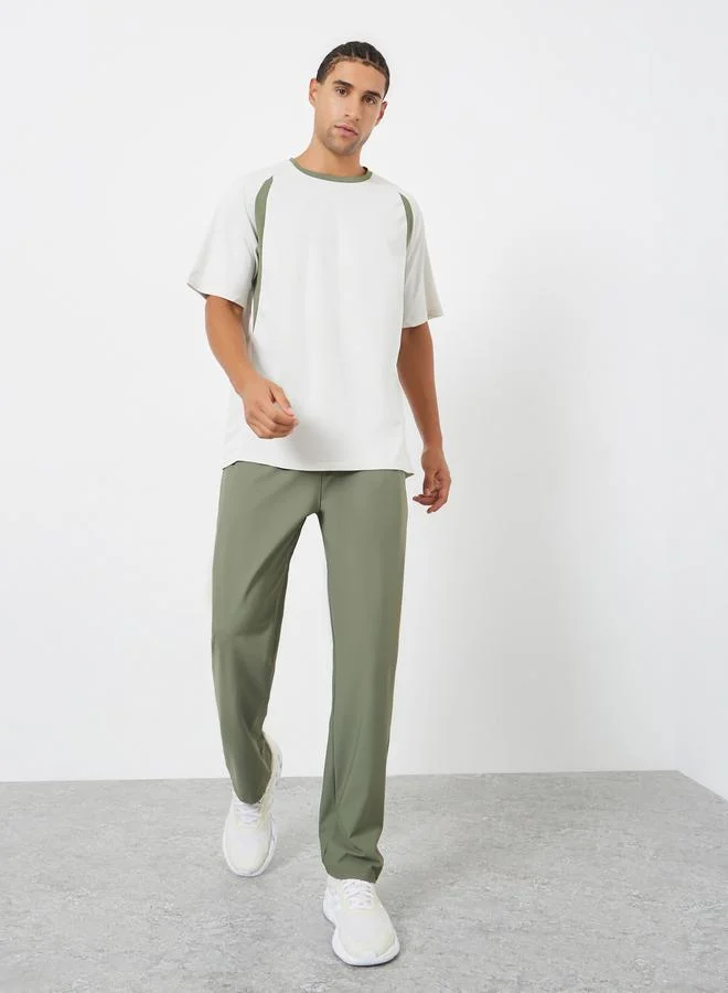 ستايلي اكتيف تيشيرت تدريب رجالي بياقة متباينة