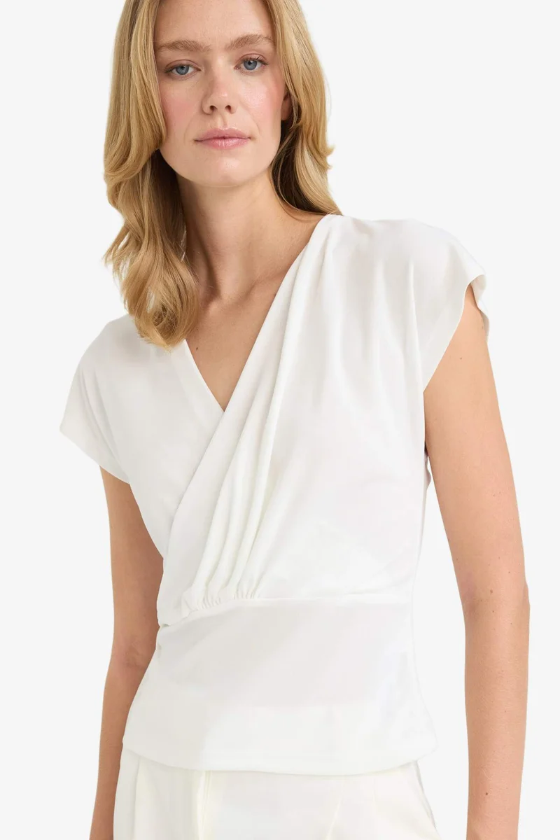 ديفاكتو Regular Fit Wrap Collar Tank Top