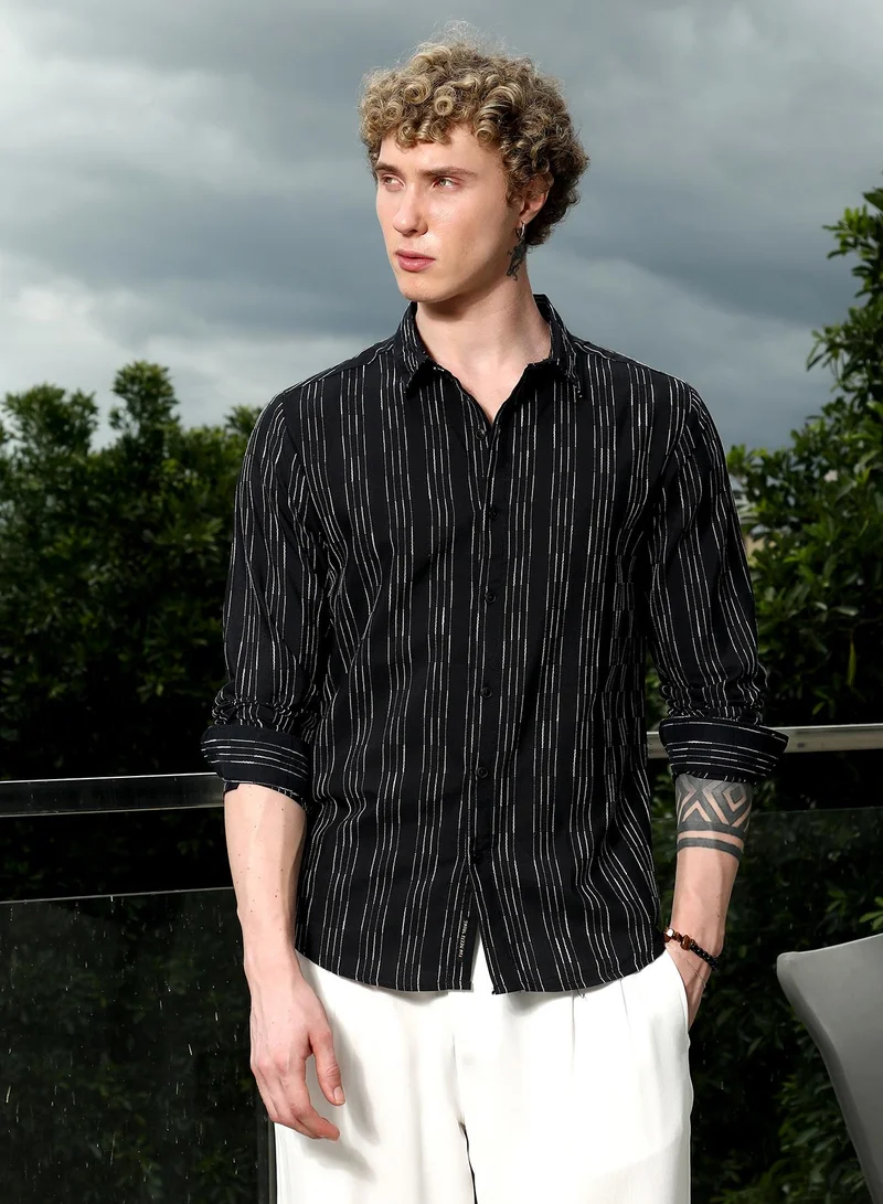 Campus Sutra Men's Black Striped Cotton Blend Slim Fit Shirt | أكمام قصيرة | مخطط | مناسب للإطلالات الكاجوال واليومية | طوق منتشر