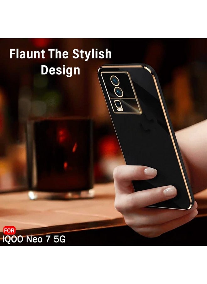 ذا جيفت كارت - غطاء خلفي فاخر مطلي بالذهب من TheGiftKart مصنوع من مادة TPU لهاتف Iqoo Neo 7 / Neo 7 Pro 5G (شفاه مرتفعة لحماية الكاميرا والشاشة | تصميم مقاوم للصدمات | ظهر أنيق | أسود) - Image 1