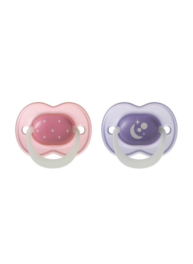 tommee tippee NightGlow Dummy, 6-18 Months, 2 Pack, Glow in the Dark, Reusable Microwave Sterilising Case, Orthodontic Soother, Air Holes, Symmetrical Teat, BPA Free, Twilight Tones