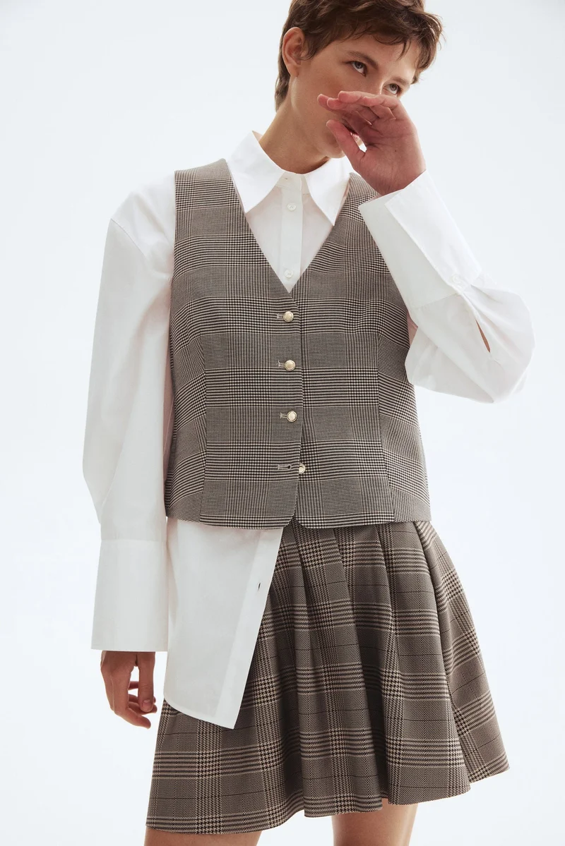 اتش اند ام صدرية بياقة على شكل حرف