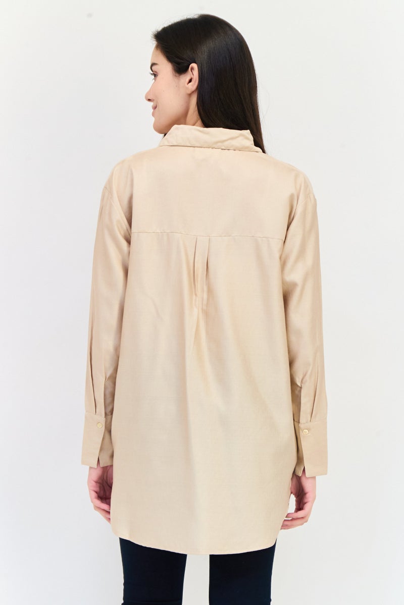 Juicy Couture قميص نسائي بأكمام طويلة وياقة منتشرة، بيج - Image 4