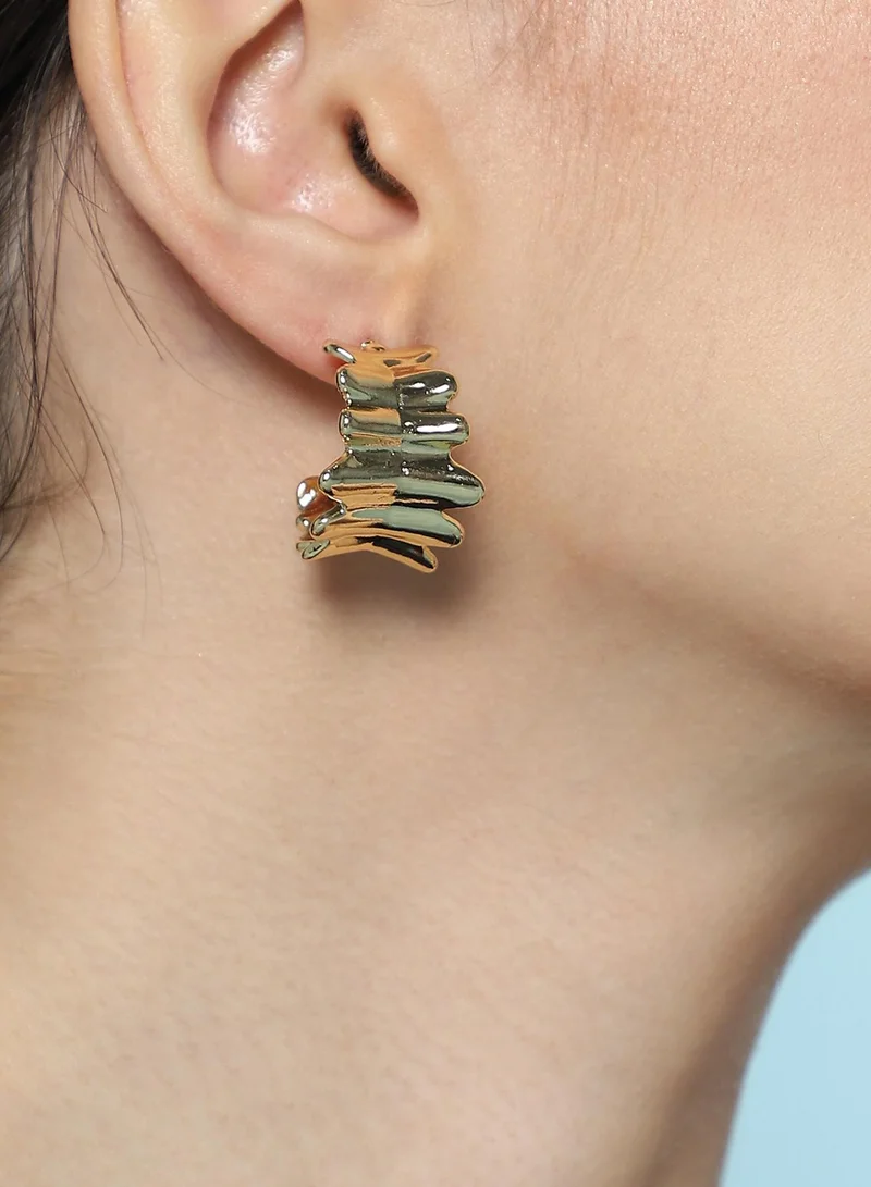 سوهي أقراط دائرية للنساء بتصميم مموج | لون كاليفورنيا | مقاس واحد | سبيكة معدنية | إغلاق بالدفع | أقراط نصف دائرية للمناسبات الكاجوال والسهرة