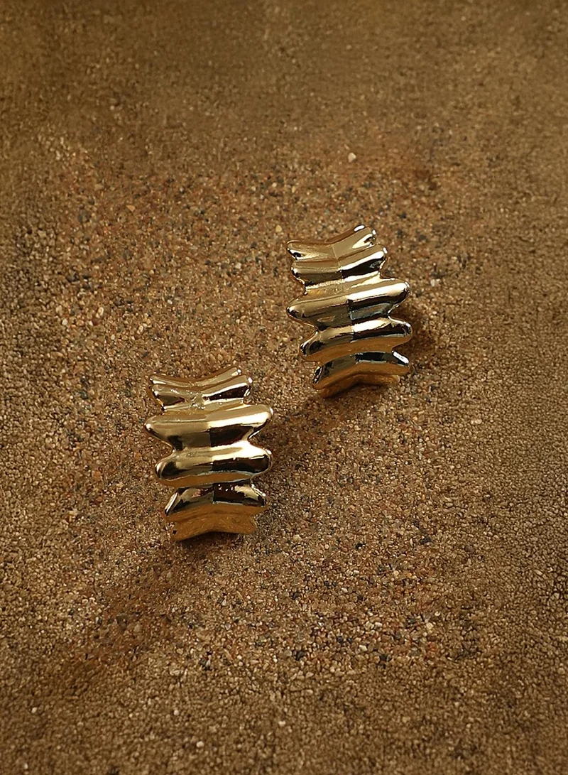 سوهي أقراط دائرية للنساء بتصميم مموج | لون كاليفورنيا | مقاس واحد | سبيكة معدنية | إغلاق بالدفع | أقراط نصف دائرية للمناسبات الكاجوال والسهرة