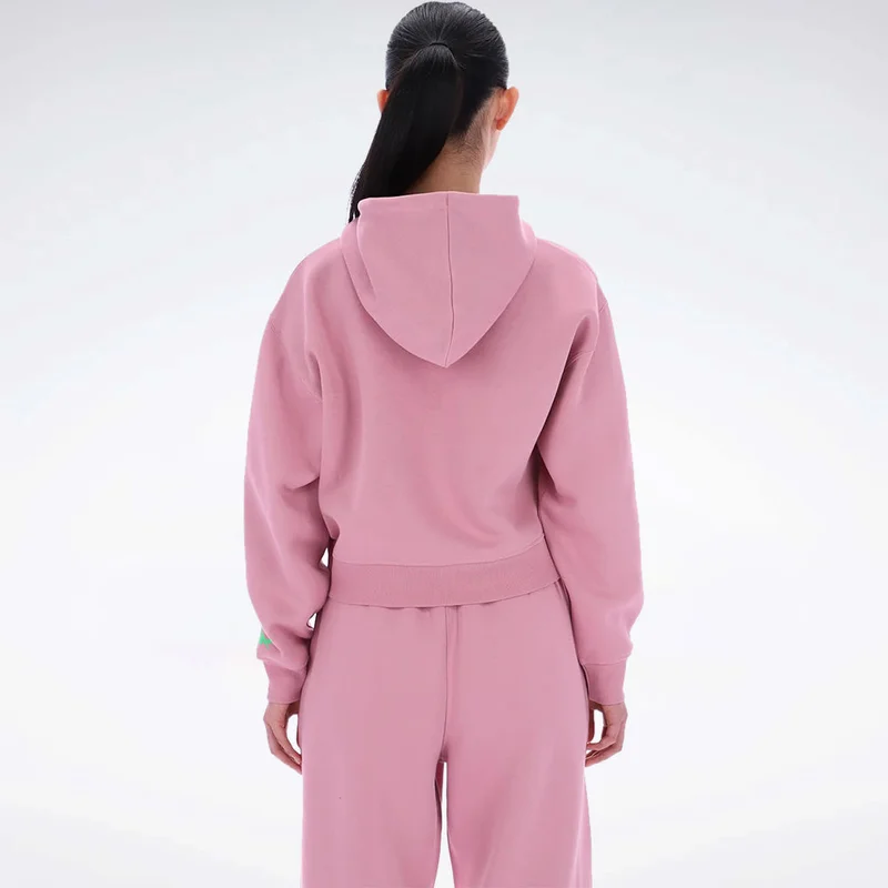 ريبوك Bold cozy and unapologetically Reebok. The triple Boucle logo hoodie features a textured chenille-style logo front and center for a retro-inspired statement. Crafted from soft cotton-poly brushback fleece this cropped hoodie blends comfort with standout styleperfect for casual days with a pop of personality.