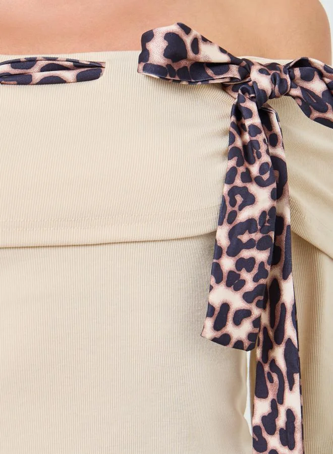 تايك تو بلوزة بأكتاف مكشوفة وطبعة جلد الفهد