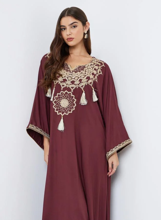 أميرة Amirah Maroon Thread Embroidered Notch Neck Jalabiya