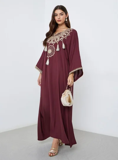 Styli Styli Maroon Thread Embroidered Notch Neck Jalabiya