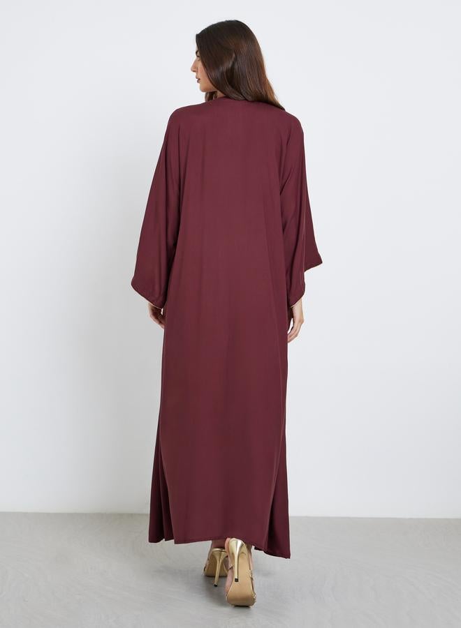 ستايلي جلابية أميرة مطرزة بخيوط عنابي بياقة مشقوقة - Image 4