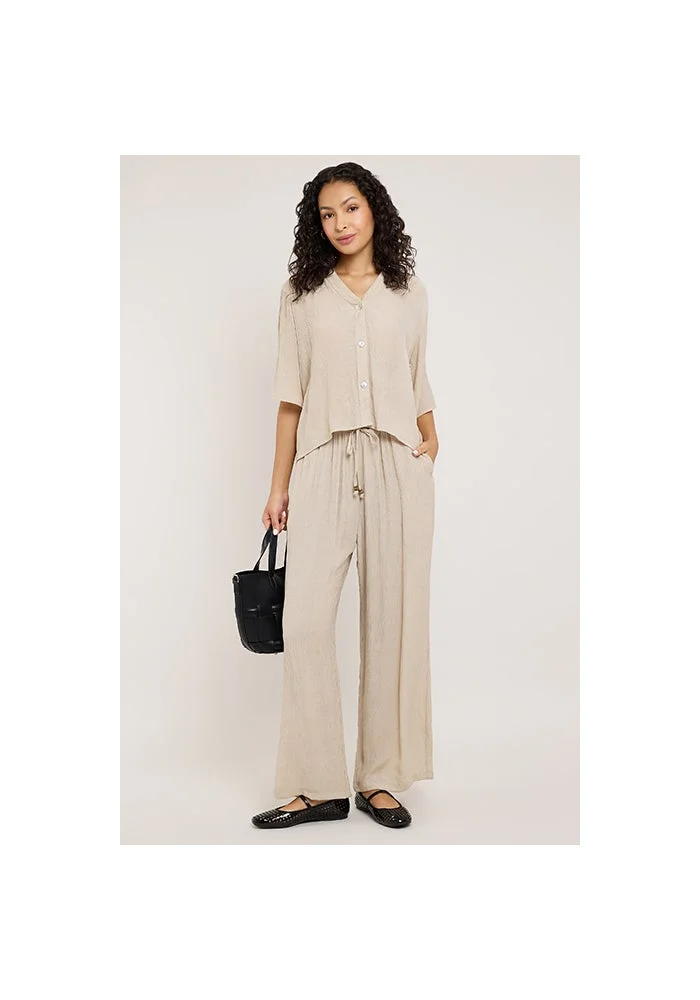 R&b Textured Shirt with Spread Collar and Short 3/4 Sleeves