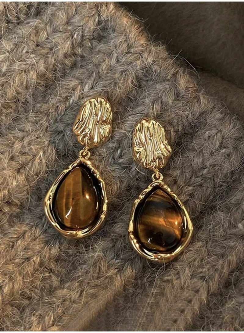 3 pairs of elegant  resin earrings with amber-colored accents for women, suitable for everyday wear, evenings, and parties. - Image 5