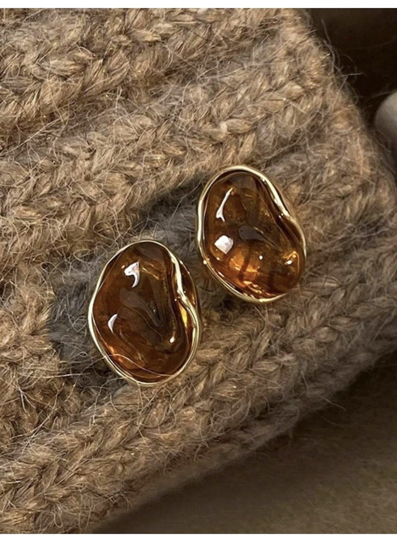 3 pairs of elegant  resin earrings with amber-colored accents for women, suitable for everyday wear, evenings, and parties. - Image 4