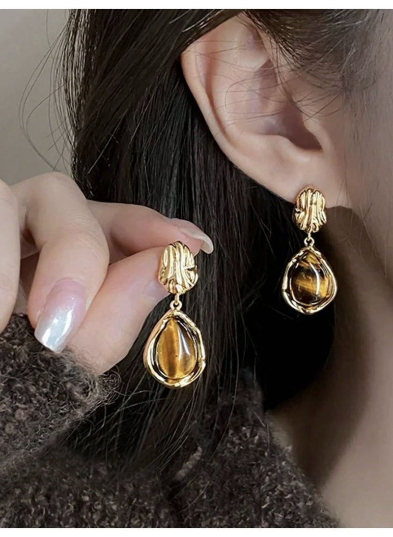 3 pairs of elegant  resin earrings with amber-colored accents for women, suitable for everyday wear, evenings, and parties. - Image 2