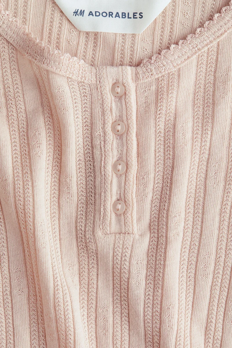 اتش اند ام بلوزة محبوكة بنمط بوانتيل