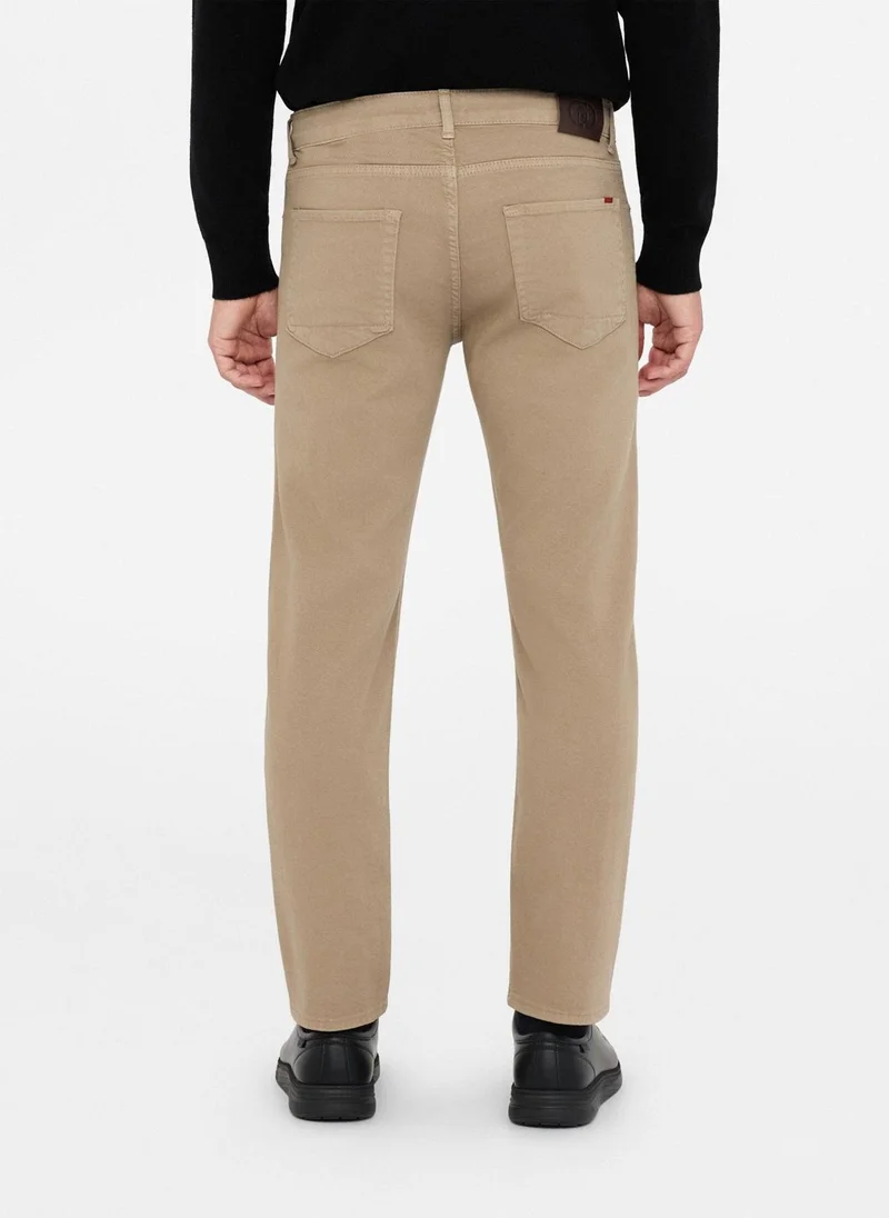 ليو جو جينز بقصة ضيقة