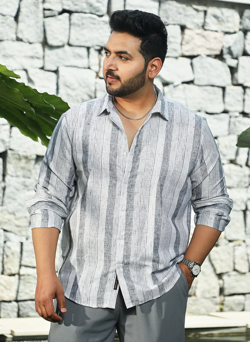 انستافاب بلس قميص رجالي مقاس بلس رمادي مخطط كاندي بياقة سبيد وأكمام طويلة بأزرار للملابس الكاجوال