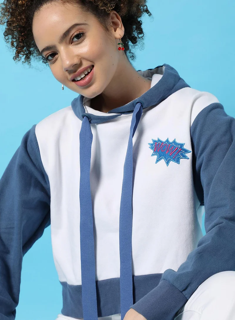 كامبوس سوترا هودي قصير أزرق وأبيض بألوان متداخلة للنساء للارتداء اليومي