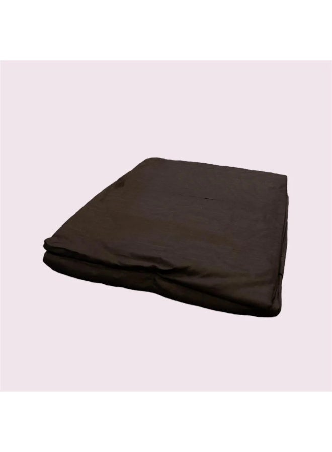 A single-piece prayer sheet, without details, large size 3 x 2, which is placed on the head and wrapped when performing prayer.