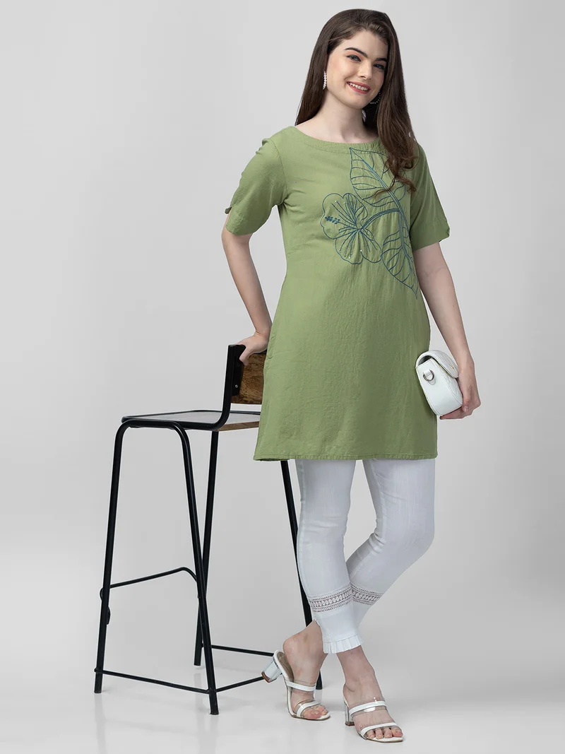globus Women Boat Neck Floral Embroidered Kurti