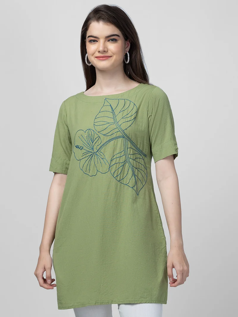 globus Women Boat Neck Floral Embroidered Kurti
