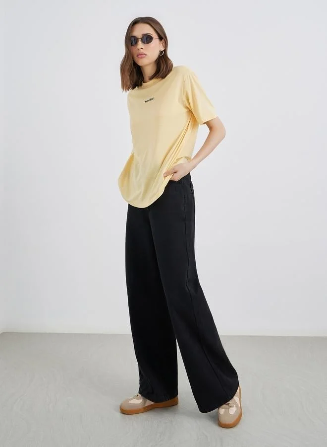 تايك تو تيشيرت بطبعة شعار خذ اثنتين بقصة عادية