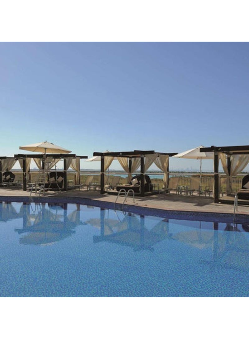 إقامة ليلة واحدة في راديسون بلو وتذاكر عالم فيراري لشخصين - هدية تجربة