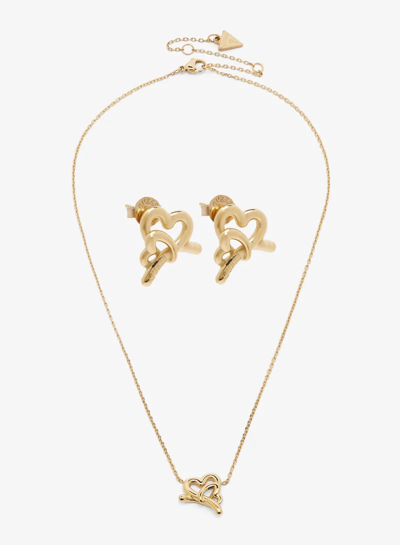 جس سوار وقلادات قلوب متعانقة