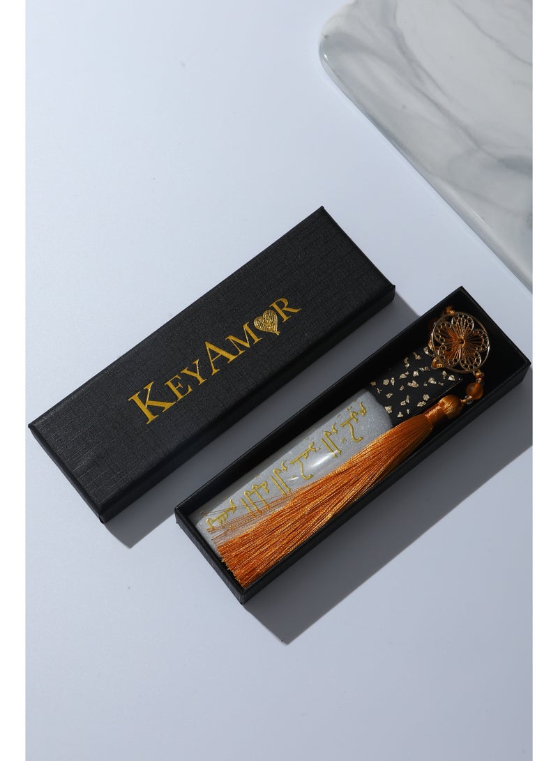 KeyAmor Elegant Handmade Bookmark – White Resin with Gold Foil Arabic Script “Bismillah” – Premium Islamic Gift  - Image 3