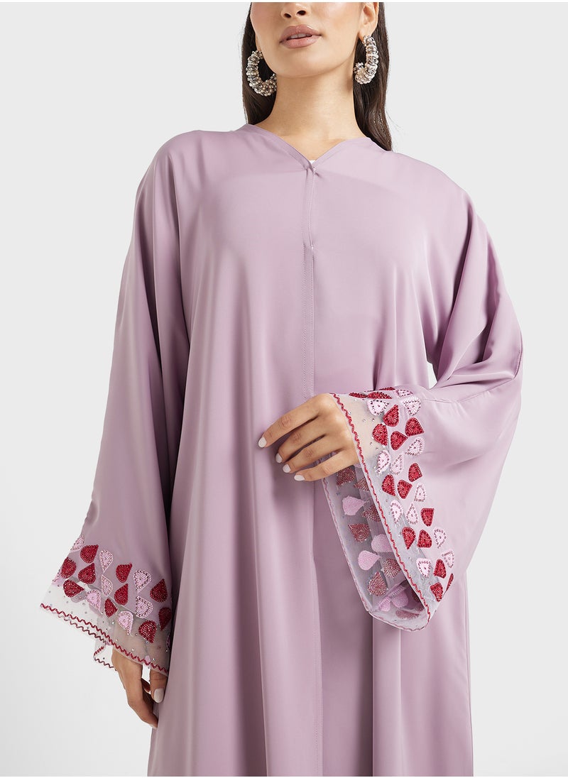 V-Neck Abaya with sleeve details - pzsku/Z0AC95CF6E5A51C1BF313Z/45/_/1738410580/ffeebb5f-6523-49da-bada-7aae4b014b64