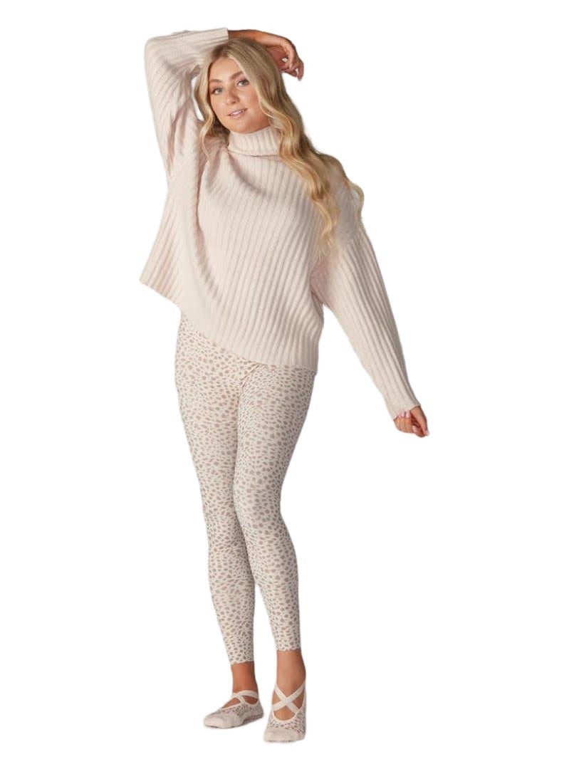 TAVI سويت شيرت ألباين بياقة مرتفعة - لون الكثبان الرملية - Image 1