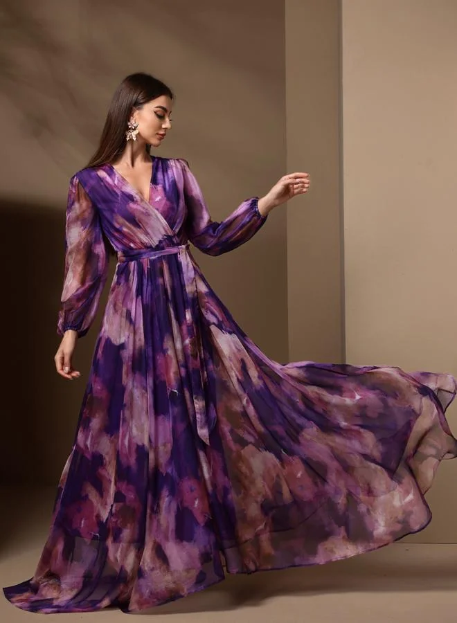 تايك تو فستان طويل بحافة واسعة وحزام بطبعة تاي داي