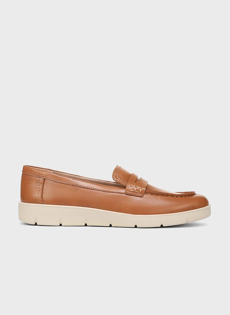 Naturalizer Womens NAVERONICA 2 Platform Penny Loafer, Tan