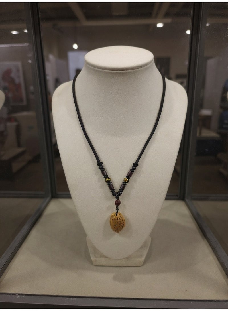 تشوميل قلادة مصنوعة يدويًا من خشب الجوز مع خرزات علاجية على حبل أسود مضفر - مستوحاة من الطبيعة، تجلب السلام والرفاهية - Image 4