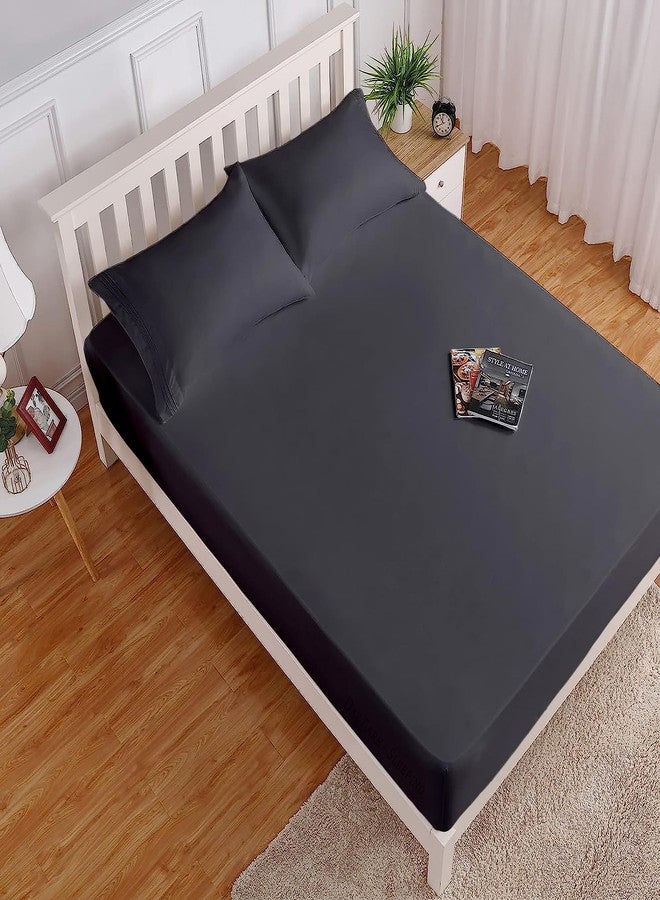 Day Care حضانة نهارية - ملاءة سرير ناعمة من الألياف الدقيقة المصقولة، مقاس كينج (72 × 78 بوصة)، مزودة بمطاط، بالإضافة إلى غطاءين للوسائد، 300 خيط، لنعومة فاخرة، مناسبة لمراتب يصل سمكها إلى 10 بوصات | رمادي داكن - Image 1