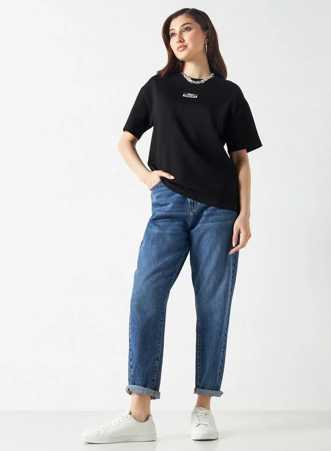 اس بي كاركترز تيشيرت بياقة مستديرة وأكمام قصيرة وطبعات سماوية