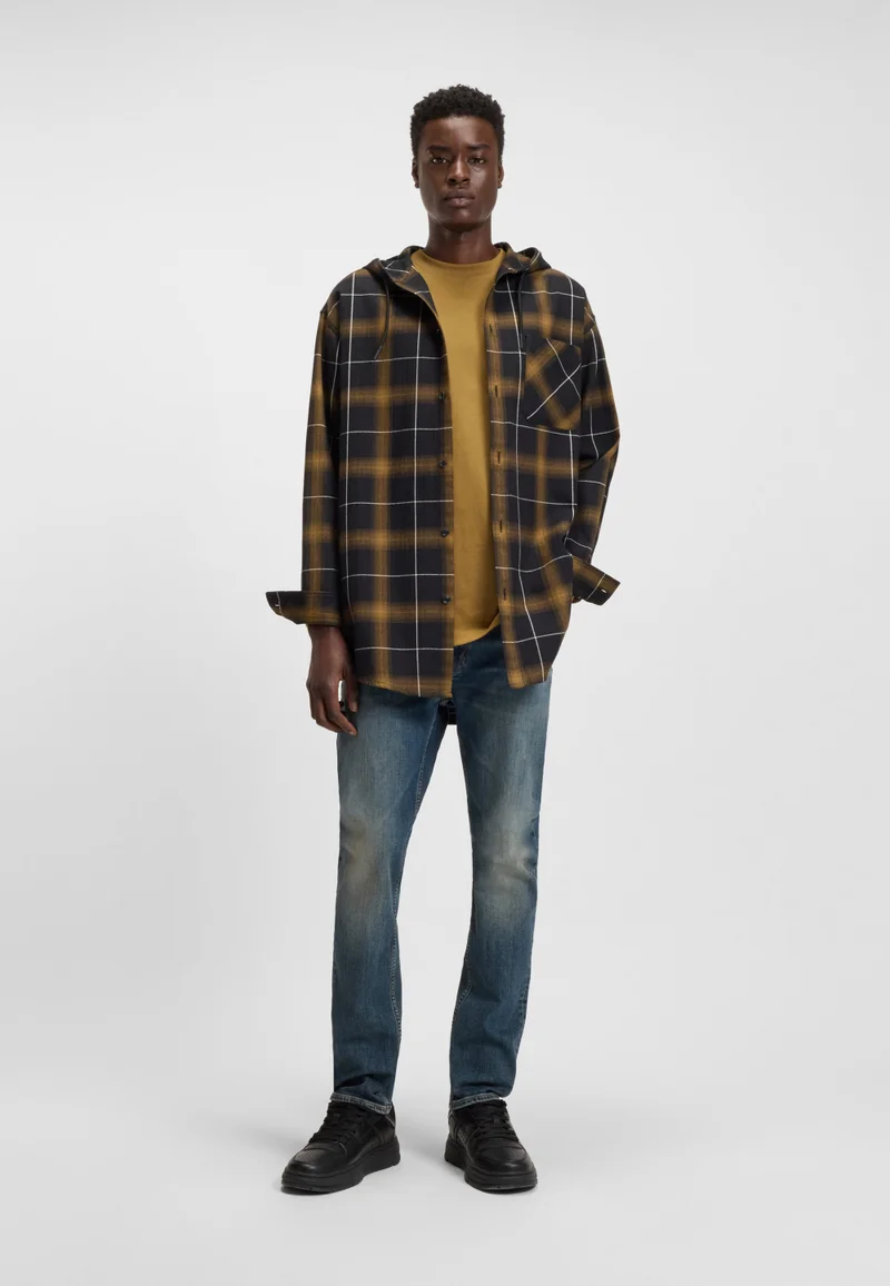 هوجو جينز بقصة ضيقة جداً من دنيم مطاطي أزرق داكن