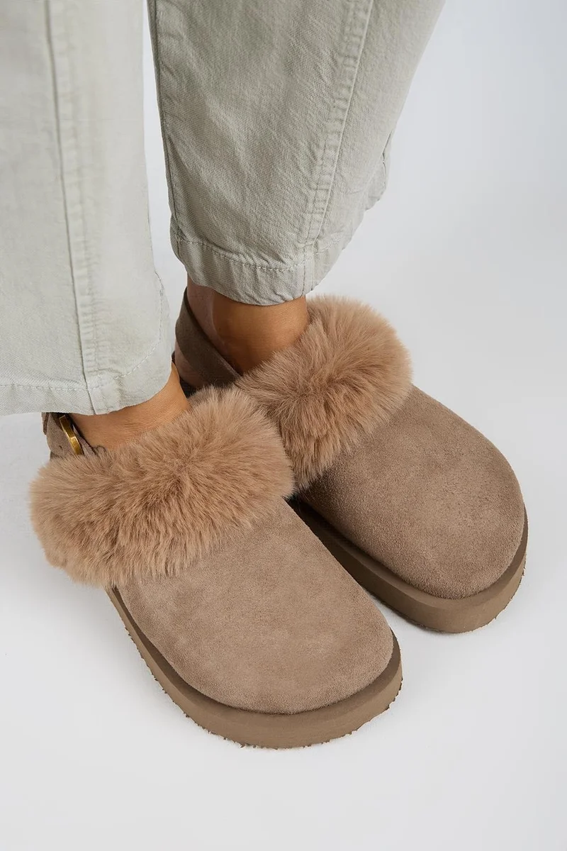 مانجيرو أحذية مانيجيرو أنتونيلا النسائية ذات النعل السميك والمبطنة بالفرو، مصنوعة من الجلد الطبيعي، مع حزام خلفي، بلون المنك.