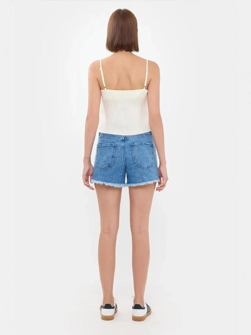 هيكاب بلوزة قصيرة بياقة مربعة وشرائط مخططة