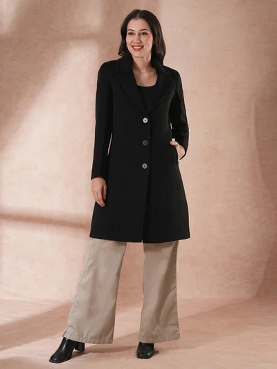 جلو باص معطف بي نسائي بقصة مفصلة وياقة مطوية بصف أزرار واحد