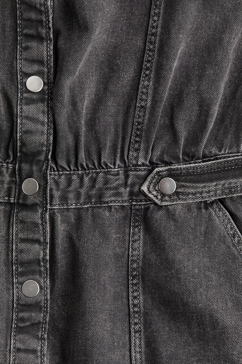 اتش اند ام فستان من الدنيم بأكمام طويلة