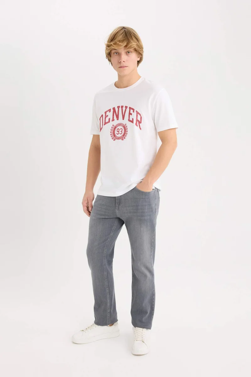ديفاكتو Regular Fit Crew Neck Short Sleeve T-Shirt