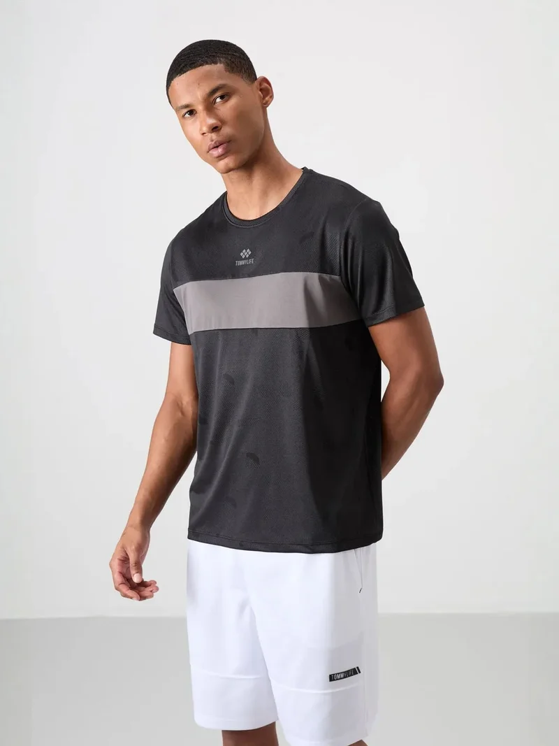 تومي لايف TOMMY Men's Color-Blocked Crew Neck T-Shirt