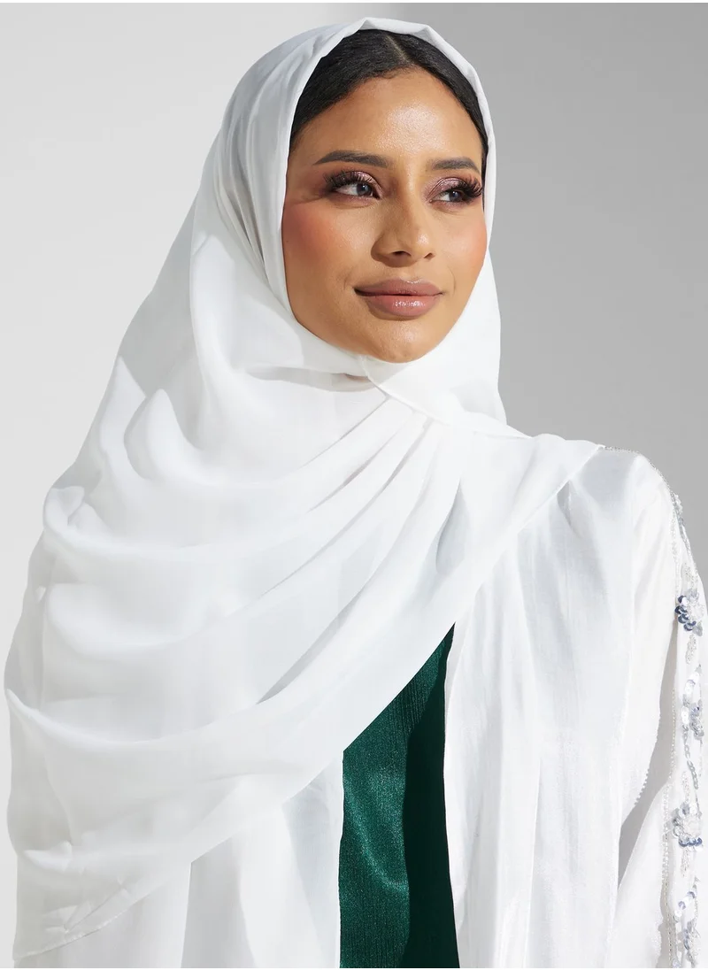 خزانة عباية مزينة بالشيلة