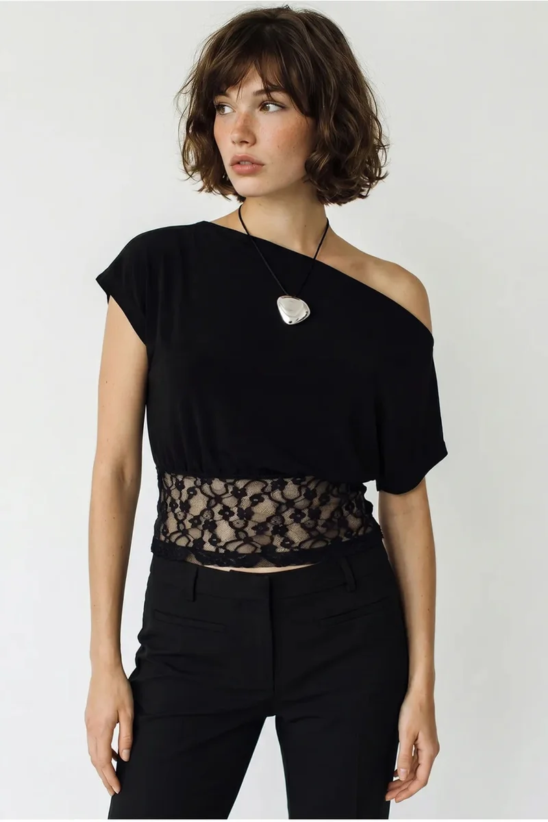 بيانكو لوتشي LUCCI Women’s Cropped Lace Boat-neck Blouse