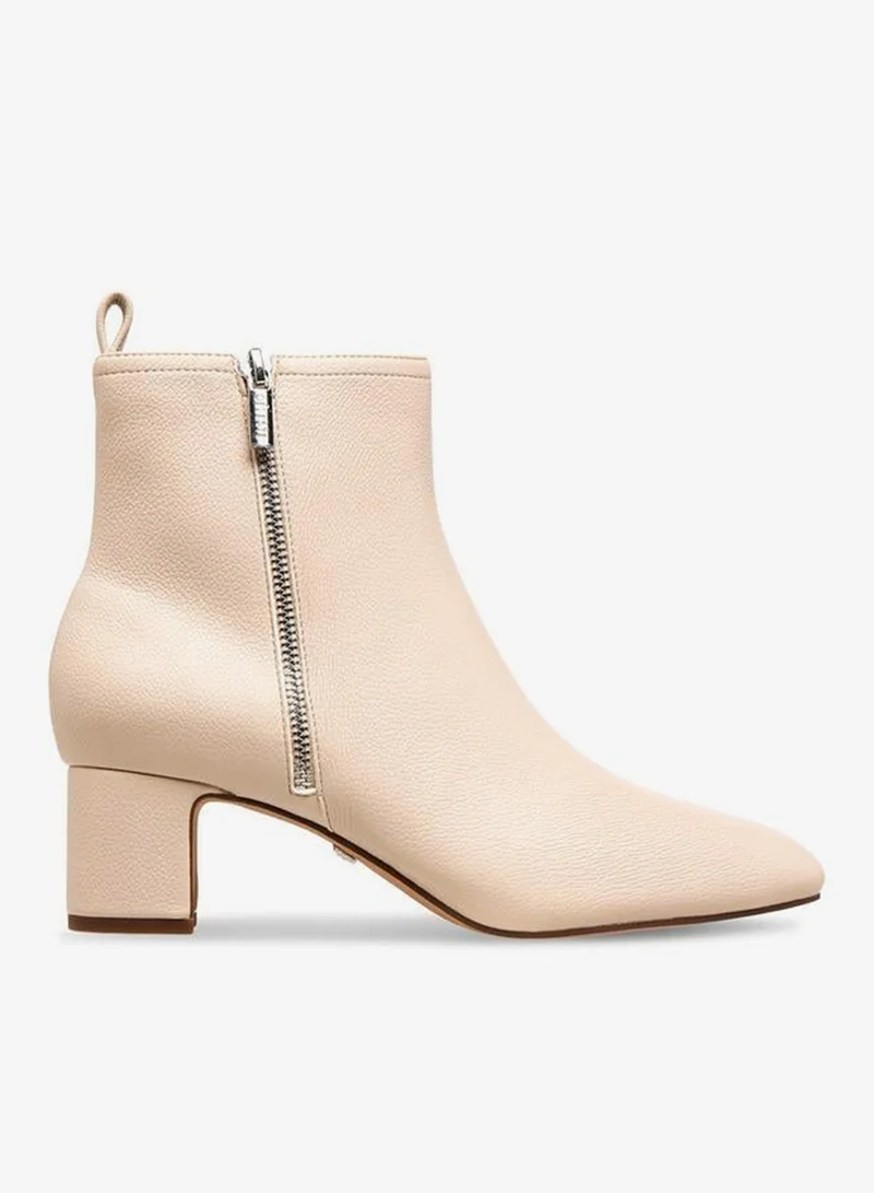 سيليست بوت نسائي بكعب عريض بنقوش